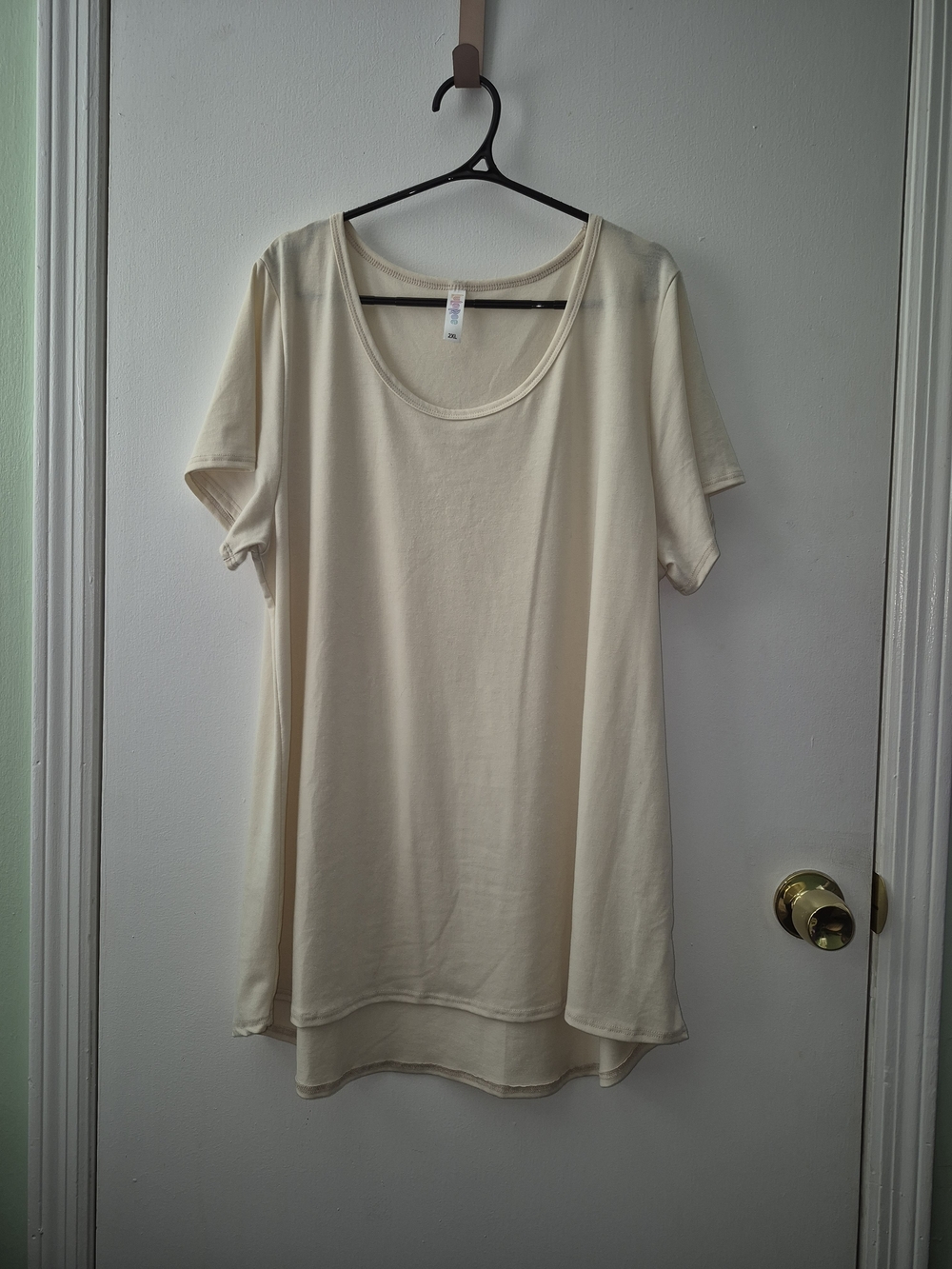 LuLaRoe Size 2XL Women's Cream Scoop Neck Short Sleeve Top